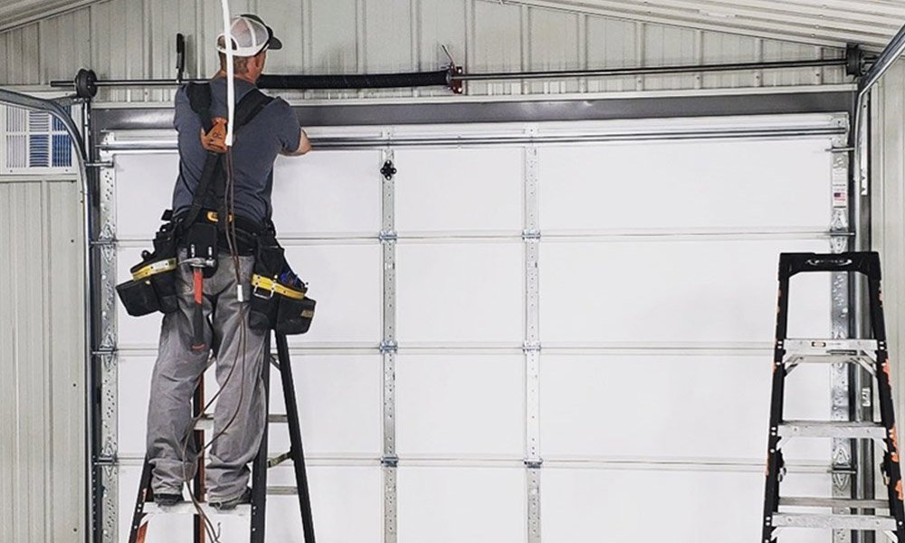 what to look for when hiring a garage door repair professional