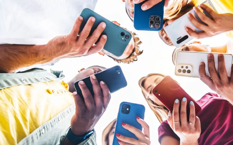how social media shapes millennial spending patterns