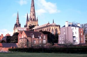 best ways for tourists to explore lichfield comfortably