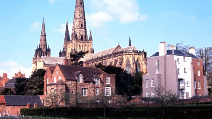 best ways for tourists to explore lichfield comfortably